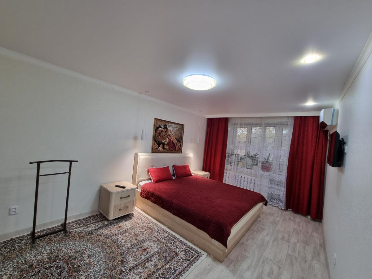 Посуточная Квартира На Мухита C Wi-Fi Uralsk Exteriér fotografie
